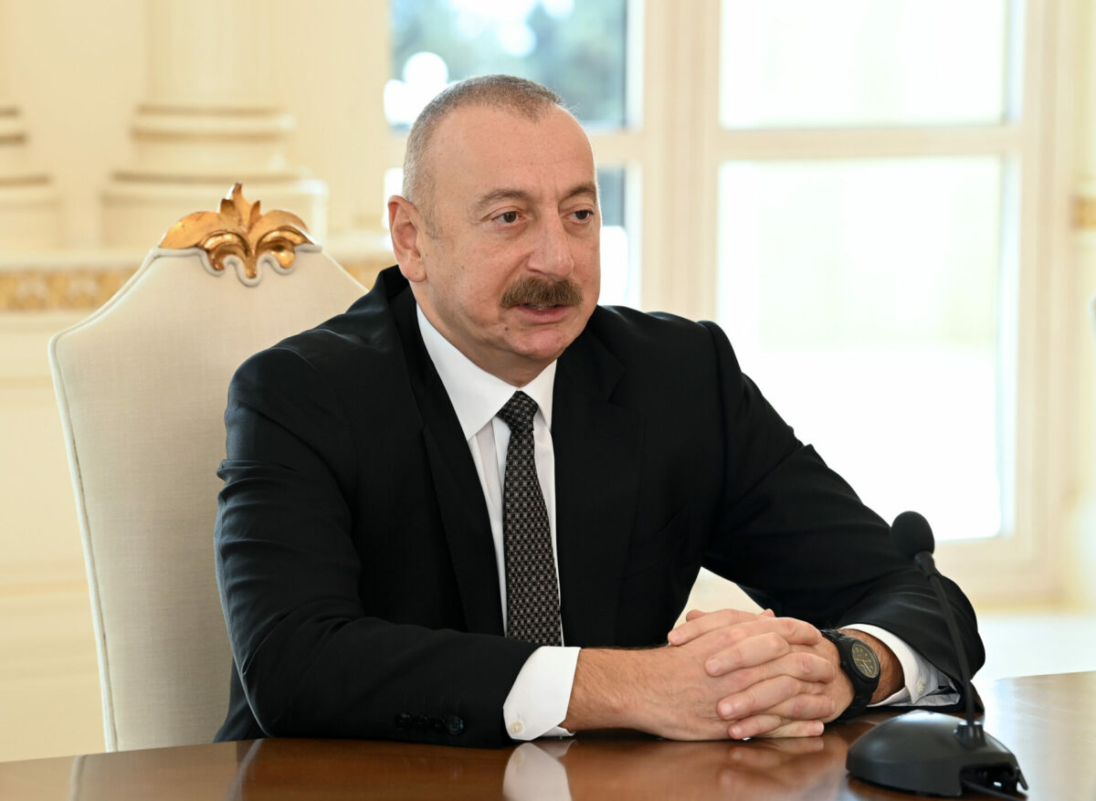 dst 4337 Садыр Жапаров пригласил бизнес-круги Азербайджана изучить инвестиционные возможности КР