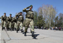 Балыкчыда аскер кызматчылардын 900 миң сомдон ашык акча каражатын кымырып алгандар кармалды