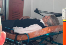 Алмазбека Атамбаева из суда увезли на скорой