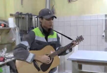 Молодой уроженец Кыргызстана стал звездой Тиктока, покорив пользователей своим пением