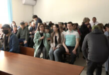 5-9-октябрда эл чыкпаса Соке кетет беле, – Атамбаев. Сот залынан тартип бузгандыгы үчүн кайрадан чыгарылды