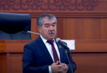 Депутат министрлер телефон чалууга жооп бербей жатканын билдирди