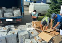 ГКНБ выявил канал поставки контрабандных мобильных из ОАЭ в КР под покровительством таможенников