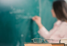 За неуважение к учителю предлагают штрафовать или арестовывать