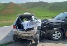 В страшном ДТП на трассе Бишкек-Ош погиб мужчина и его трое детей, один из них нерожденный