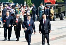 Талант Мамытов Жеңиштин 77 жылдыгына арналган митинг-реквиемге катышты