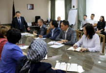 Акылбек Жапаров Билим берүү жана илим министрлигинде кезексиз кеңешме өткөрдү