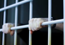 Суд рассмотрит изменение меры пресечения мальчику, который ударил ножом дебошира, защищая мать