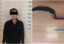 В Бишкеке двое мужчин с серпом и ножом ограбили прохожего