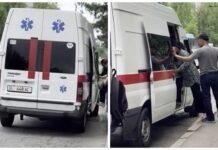 Митингующих к клинике Исманкулова подвозят на скорой помощи