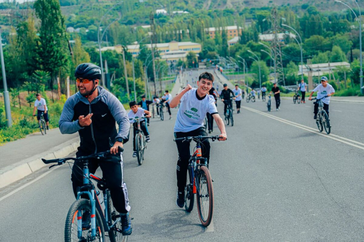 Veloprobeg Osh 5 Компания MegaCom открыла велосезон-2022 в городе Оше