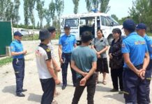 Кызыл-Кыя шаарында майрам күндөрүнө карата милиция кызматкерлери түшүндүрүү иштерин жүргүзүүдө