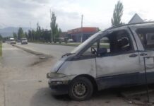 “Семичкени алып берем деп”: Караколдо айдоочу алаксып кетип, эки кичинекей кызынан ажырады