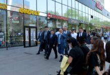 Акылбек Жапаров Бишкек шаарынын борбордук көчөлөрүнүн абалы менен таанышты