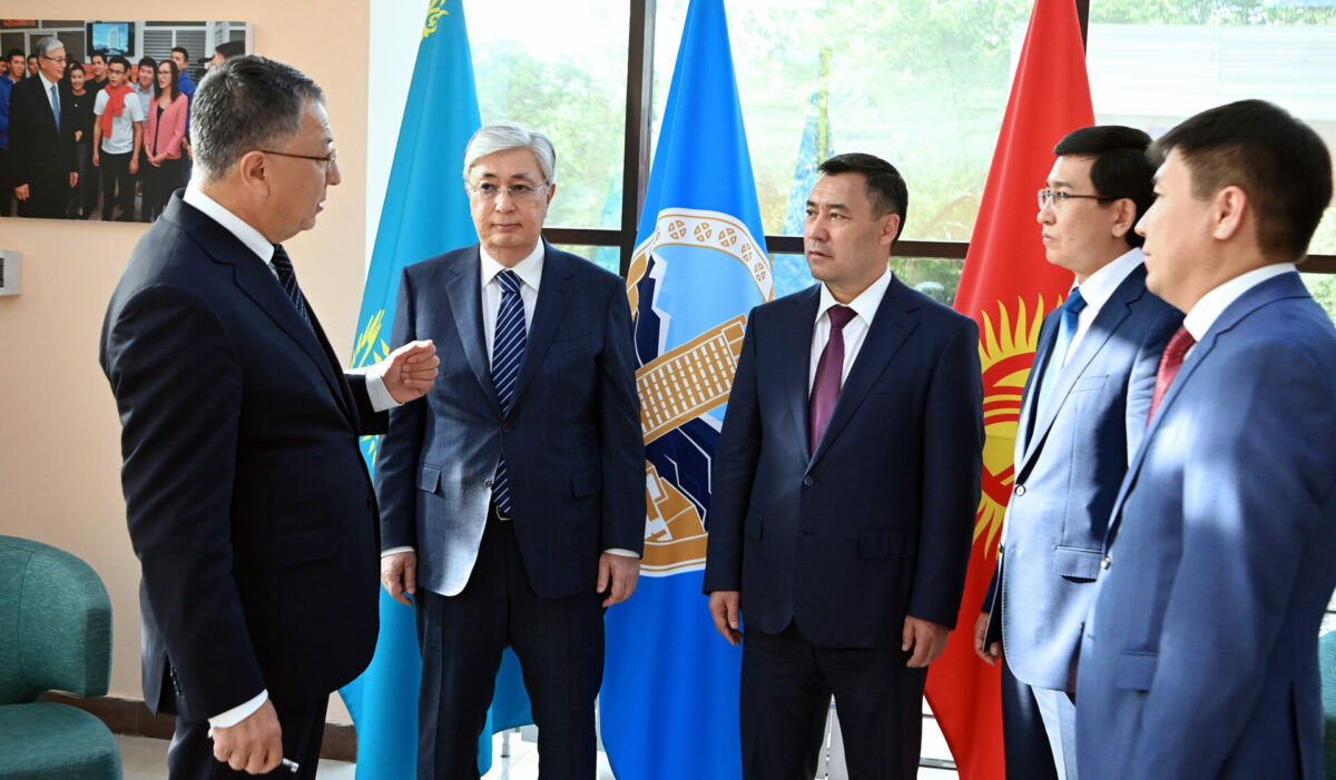 dst 3284 Садыр Жапаров и Касым-Жомарт Токаев посетили филиал КазНУ в Бишкеке