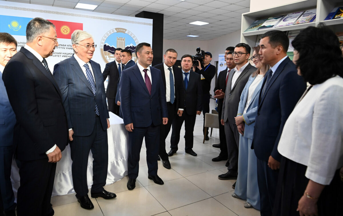 dst 3388 Садыр Жапаров и Касым-Жомарт Токаев посетили филиал КазНУ в Бишкеке