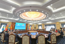 Садыр Жапаров и Касым-Жомарт Токаев договорились решить проблему заторов на границе