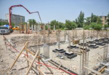 Строительство школ в Бишкеке. Мэр поручил работать в три смены