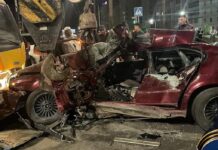 В Бишкеке BMW «влетела» в автокран и превратилась в груду металла. ВИДЕО