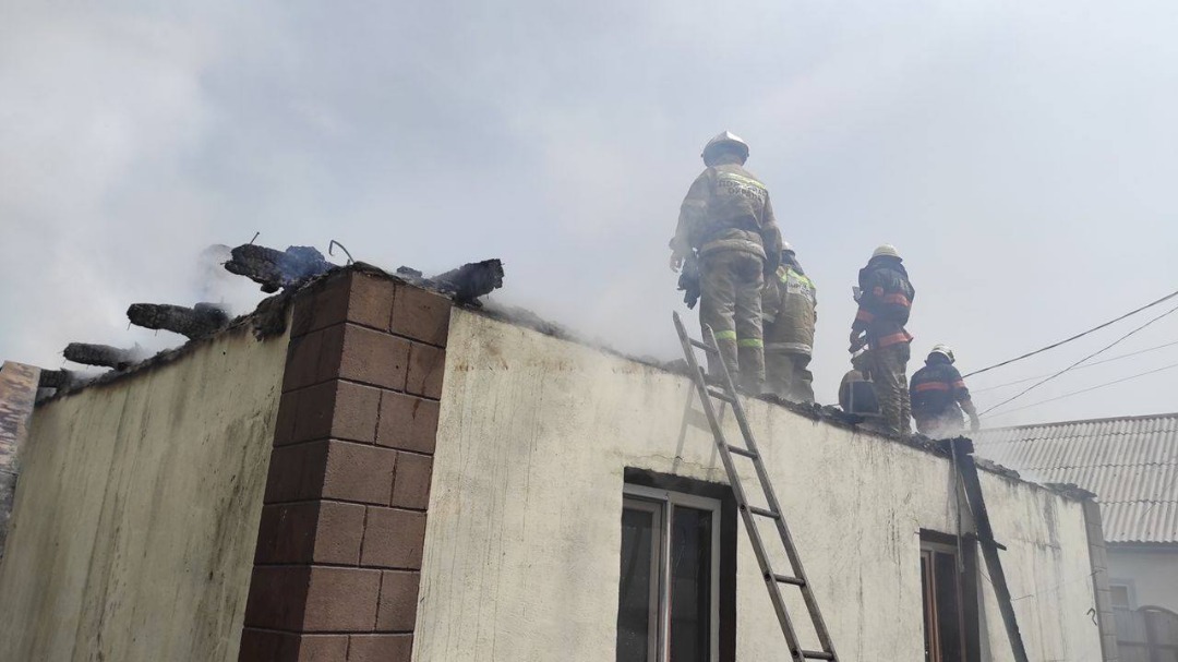 whatsapp image 2022 05 24 at 12 54 58 4 В Бишкеке произошел пожар в частном доме. ФОТО