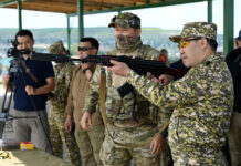 ВИДЕО. Как Садыр Жапаров стрелял из боевого оружия