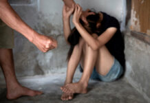 Избивал камчой, ударил ножом. В Нарыне истязатель жены отделался штрафом