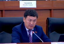 Жусупбек Коргонбай уулу орусча сөз сүйлөп, жыйынга келгендерди күлдүрдү