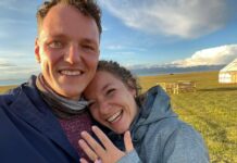 Голландиядан Кыргызстанга келген турист сүйүктүүсүнүн колун Соң-Көл дарыясынан сурады