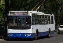 Мэрия предлагает установить тариф на проезд в Бишкеке: наличкой — 15 сомов, безналом — 11 сомов