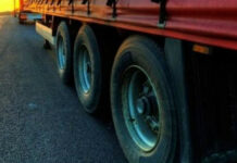 Для грузовиков в КР ввели ограничение на передвижение в летнее время