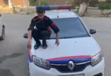 На парней, залезших на машину УОБДД, завели административное дело