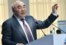 Аскар Акаев: Я не могу связывать свое имя с кровопролитием