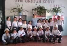 Тазабек Икрамов окуучуларга телефон колдонууга тыюу салууну жана калпак кийүүнү сунуштады