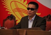 Биздин кээ бир депутаттар 5 маал намаз окушат дагы, бирок казино ачууну колдошууда, – Бекешов