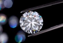 Бишкекчанка взяла у другой бриллиант за $1,2 тыс, обещая перепродать, сдала в ломбард и скрылась