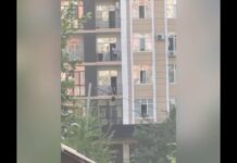 Пьяная девушка висела на балконе 3-го этажа в Бишкеке. Видео