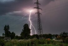 Токмокто чагылган түшүп окуучу кыз каза болду