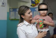 Жол сакчылары “Айданек” реинтеграция борборунун балдарына белектерди тапшырды