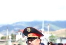 Улан Ниязбеков туристтик мезгилдин ачылышына карата Чолпон-Ата шаарында гарнизондук саптык кароо өткөрдү