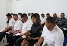 Урмамбетов Ысык-Көлдүн милициясынын жетекчилиги менен жумушчу кеӊешме өткөрдү