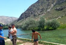 Кадамжайда милиция сууга чөгүүнүн алдын алуу боюнча жаш өспүрүмдөргө түшүндүрүү иштерин жүргүзүүдө