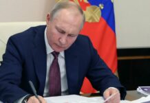 Путин подписал закон о запрете водителям с судимостью работать таксистами