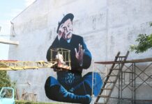 На «Бишкектеплоэнерго» появится мурал с изображением манасчи Саякбая Каралаева