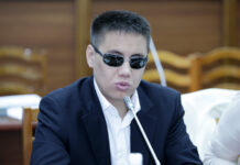 Дастан Бекешев балдарды асырап алуунун жол-жобосун жеңилдетүүнү сунуштады