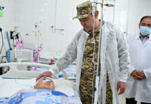 Президент навестил раненых в ходе перестрелки на границе военнослужащих