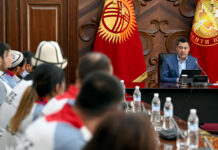 Жапаров сурдолимпиада оюндарына катышкан спортчулар менен жолугушту