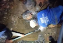 В Нарыне мужчина упал в глубокую яму и его засыпало землей. Видео спасательной операции