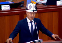 Депутат Атазов предлагает выдавать ученикам автоматы на уроках довоенной подготовки