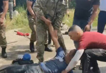 В Таласе бойцы спецназа спасли потерявших сознание в колодце людей