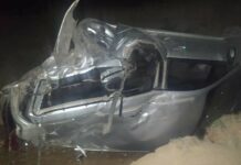 Аксыда 5 бүтүрүүчү унаа менен жардан кулап кетти